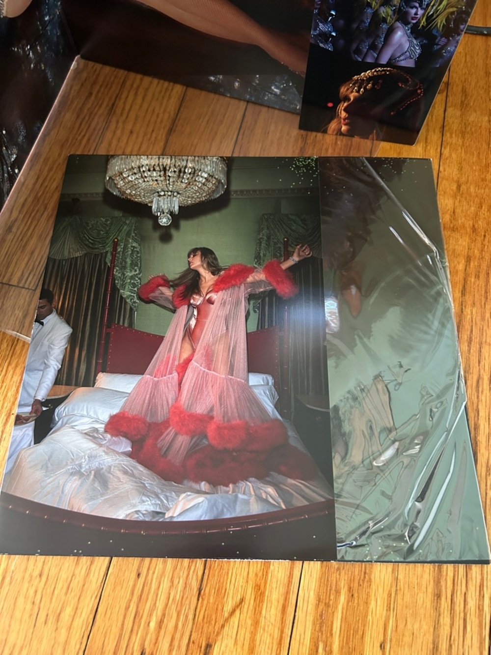Taylor Swift “The Life of a Showgirl” Shiny bug wintergreen & onyx marbled Vinyl - Picture 8 of 8